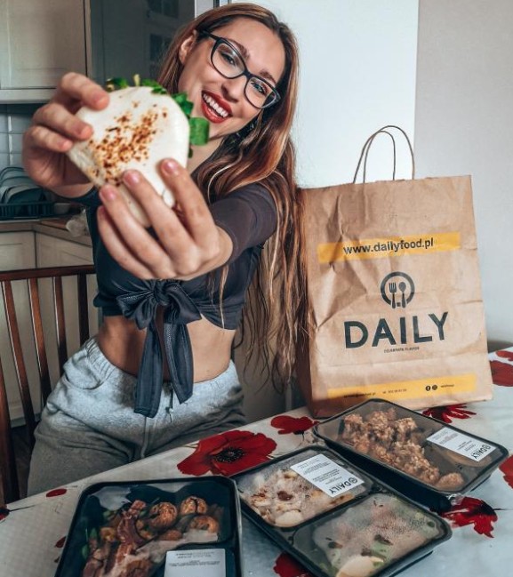 Jedzenie z dostawą na cały dzień